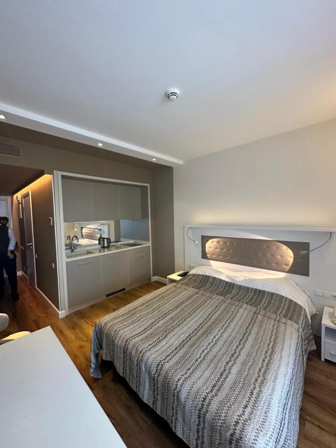 Alliance Palace Aparthotel By Marriott Батуми Экстерьер фото