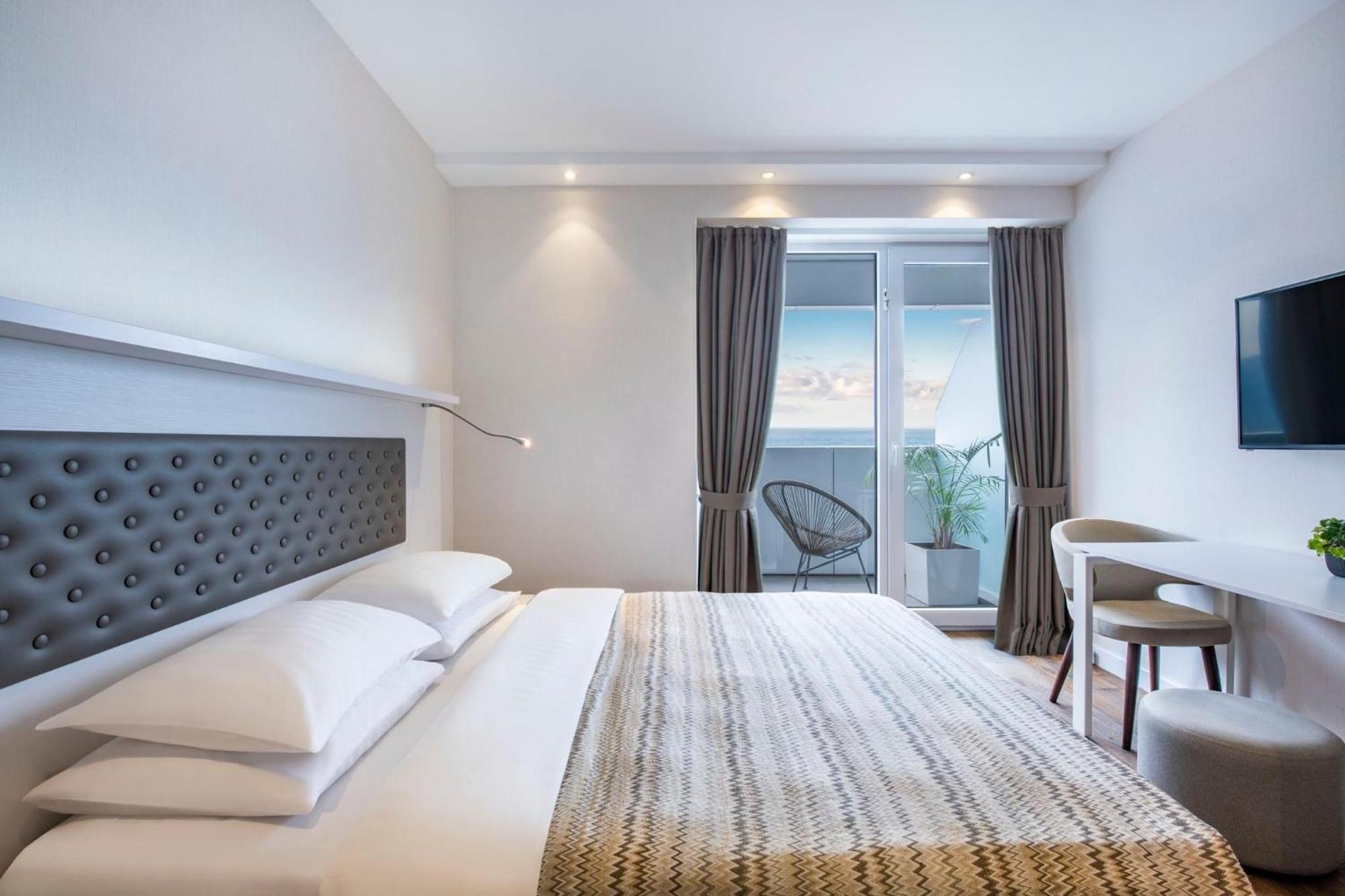 Alliance Palace Aparthotel By Marriott Батуми Экстерьер фото