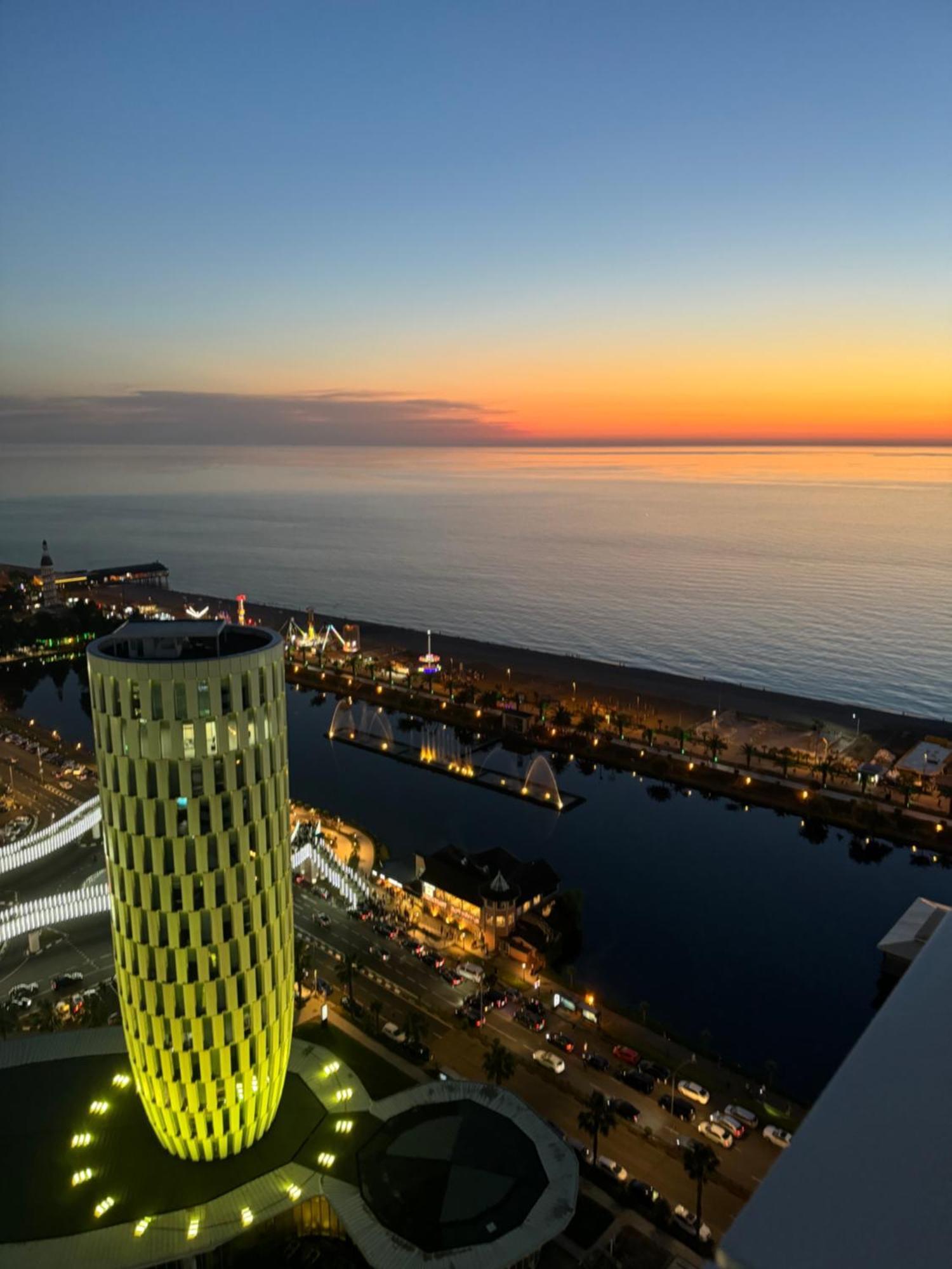 Alliance Palace Aparthotel By Marriott Батуми Экстерьер фото