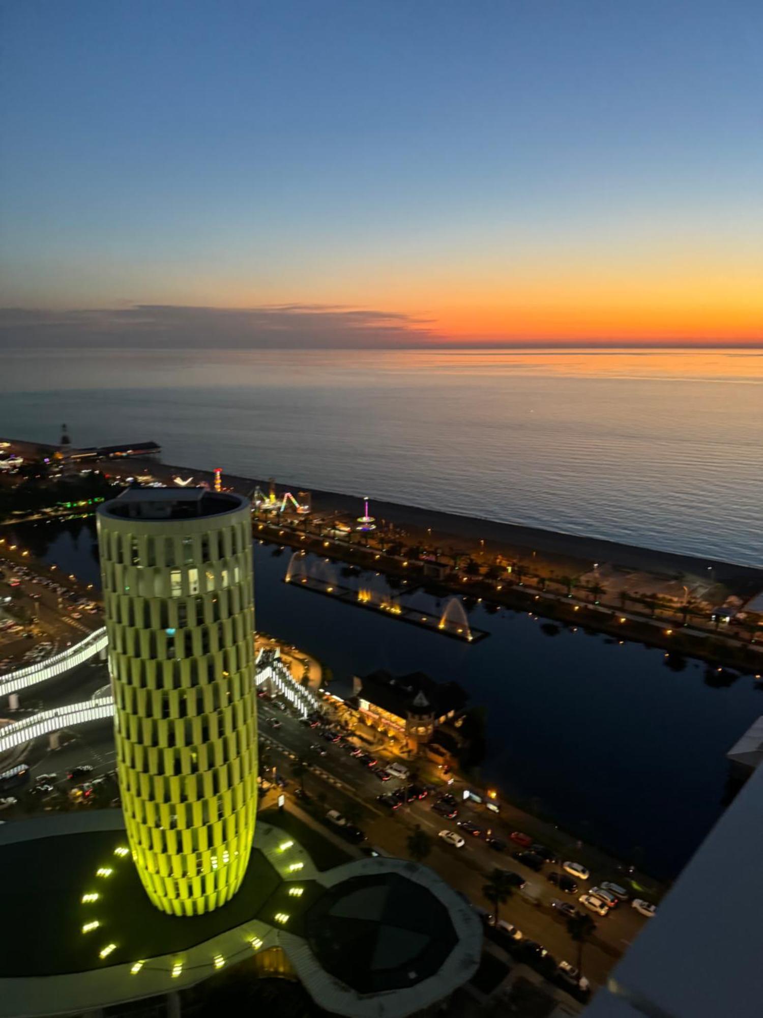 Alliance Palace Aparthotel By Marriott Батуми Экстерьер фото